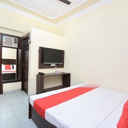 Oyo 28179 Ambay Guest House Jalandhar Exteriör bild